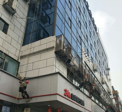 外墙清洗公司 洁万家高空服务公司助力南坪回龙湾焕新颜